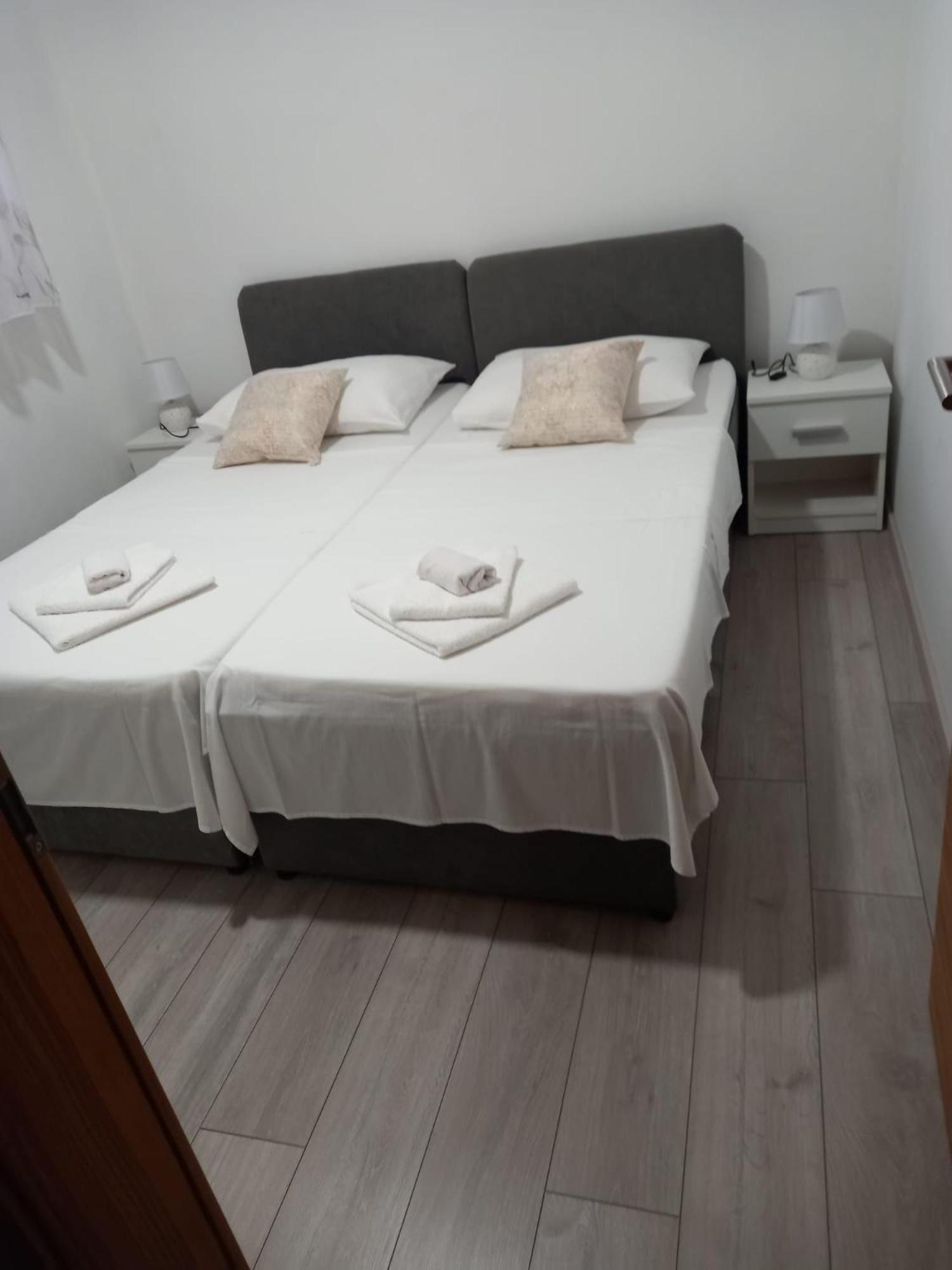 Apartment Neva Split With Free Private Parking Space 외부 사진