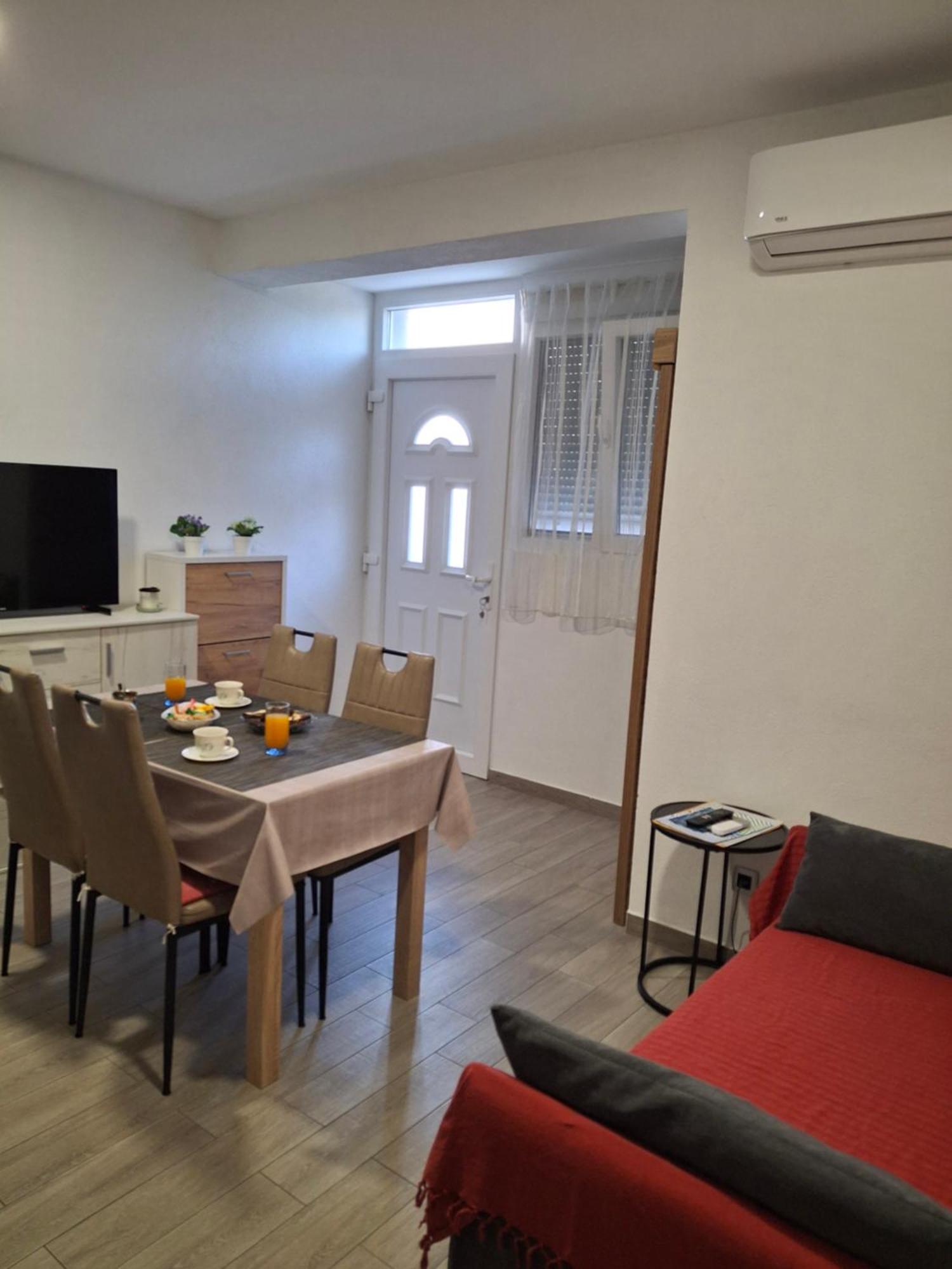 Apartment Neva Split With Free Private Parking Space 외부 사진